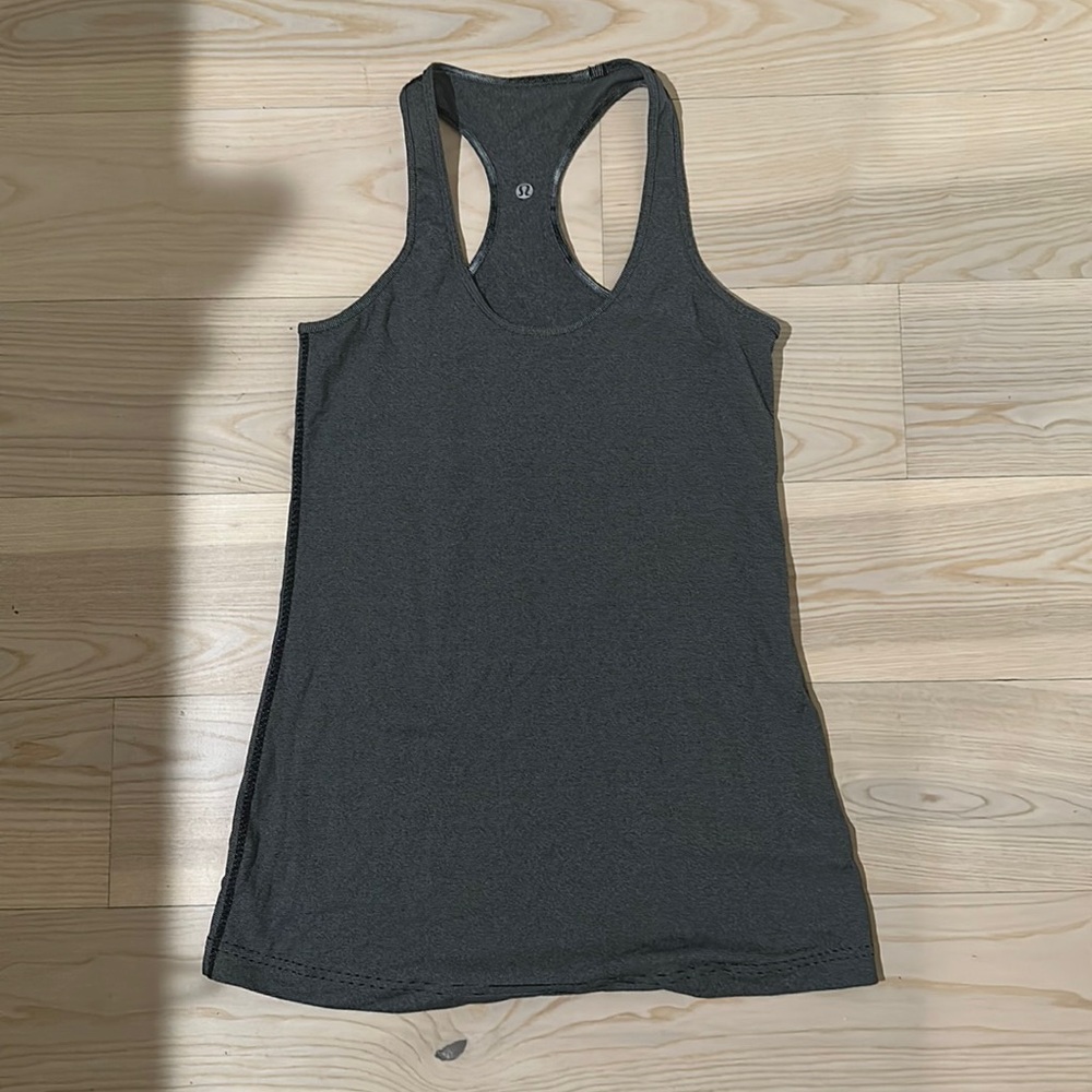 NWOT classic LuLuLemon racer back shirt / tank size 8 black/gray striped